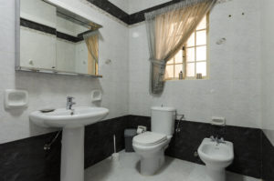 Gozo holiday apartment bathroom